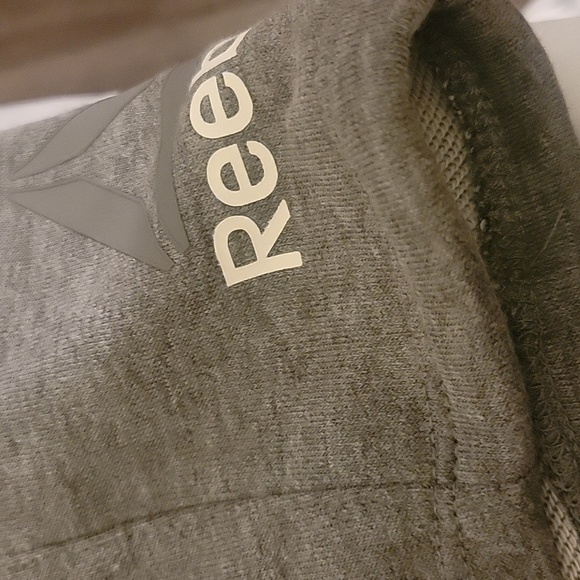 Reebook gray short casuel wear new - Picture 3 of 8